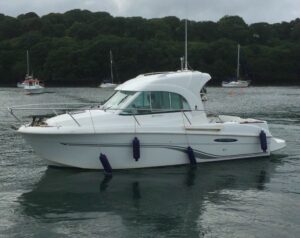 Beneteau Antares 6 OB Sailing